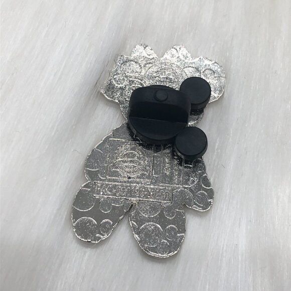 🔮‎ 5/$25 Disney Shellie May Bear Heart Pin - Picture 3 of 3